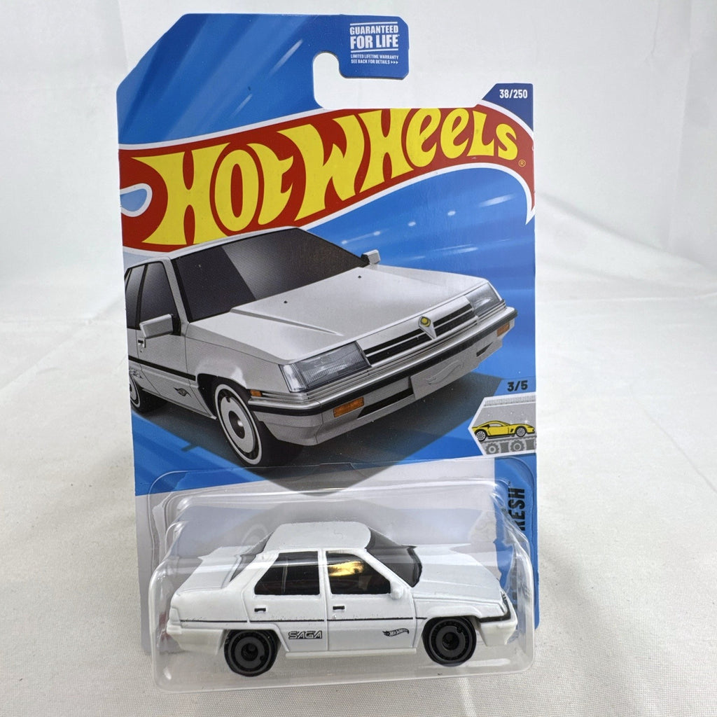 Hot Wheels Factory Fresh 1:64 6-car diecast lot including Nissan Z Proto, Volvo 850 Estate, Land Rover, and Lucid Air.