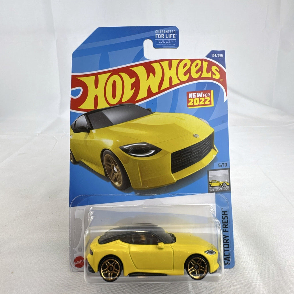 Hot Wheels Factory Fresh 1:64 6-car diecast lot including Nissan Z Proto, Volvo 850 Estate, Land Rover, and Lucid Air.