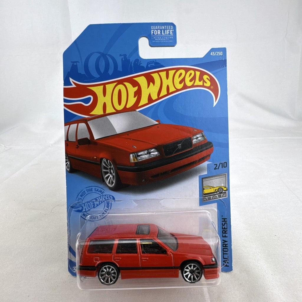 Hot Wheels Factory Fresh 1:64 6-car diecast lot including Nissan Z Proto, Volvo 850 Estate, Land Rover, and Lucid Air.