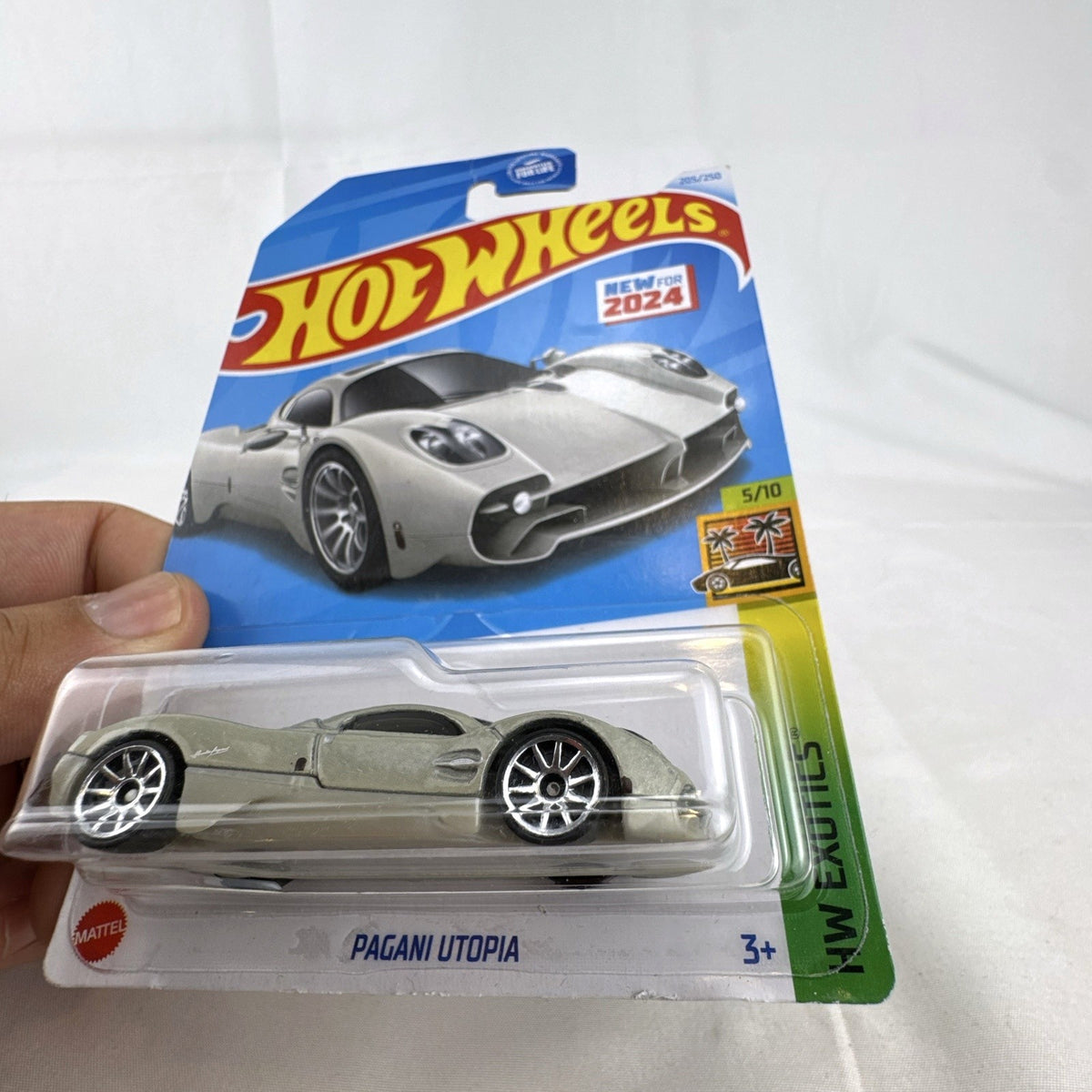 Hot Wheels HW Exotics 1:64 scale diecast 9-car hypercar lot including McLaren, Koenigsegg, and Pagani, factory sealed on card.