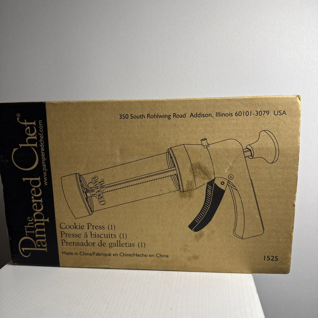Pampered Chef model 1525 white cookie press with clear barrel and shaping discs in original box