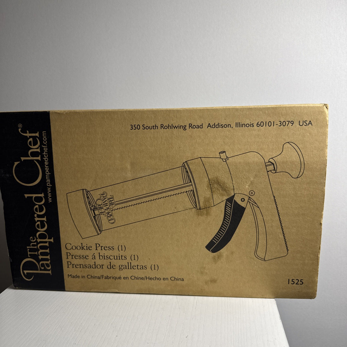 Pampered Chef model 1525 white cookie press with clear barrel and shaping discs in original box