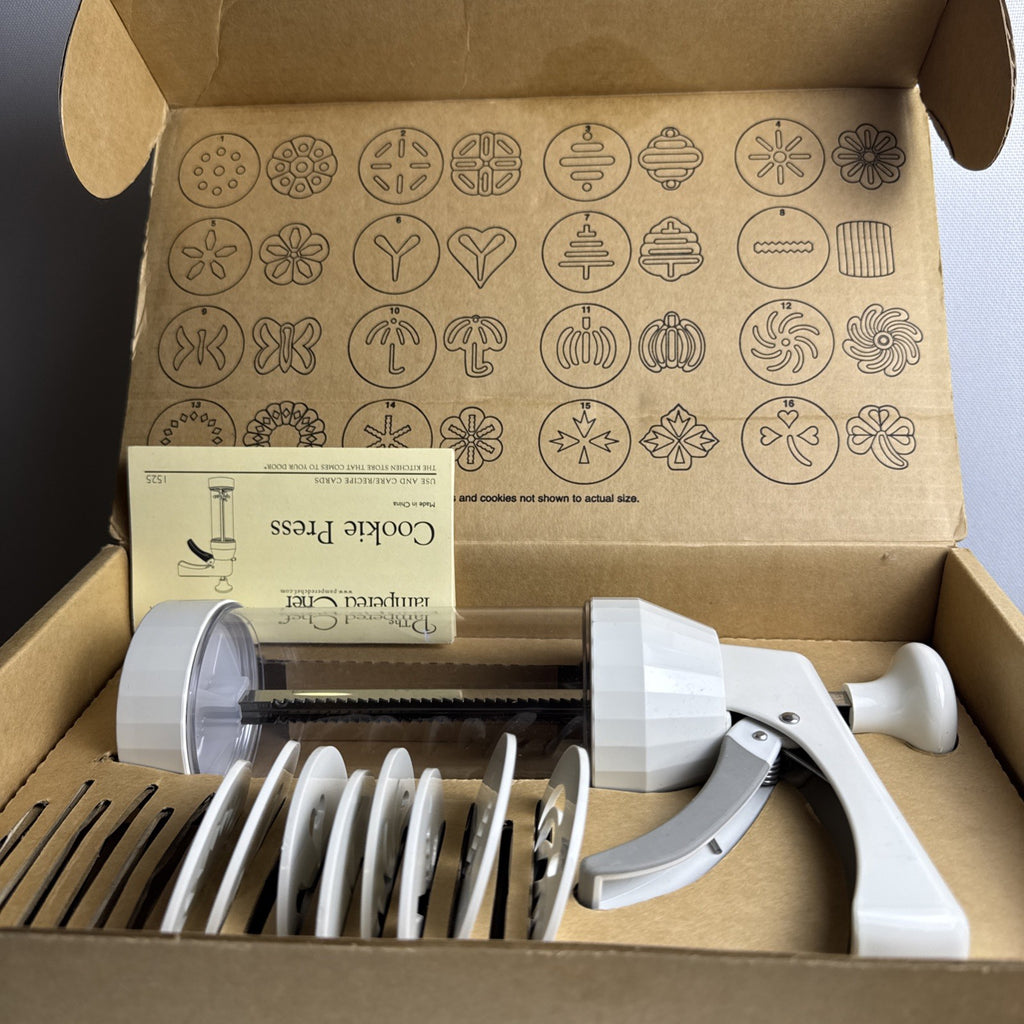 Pampered Chef model 1525 white cookie press with clear barrel and shaping discs in original box