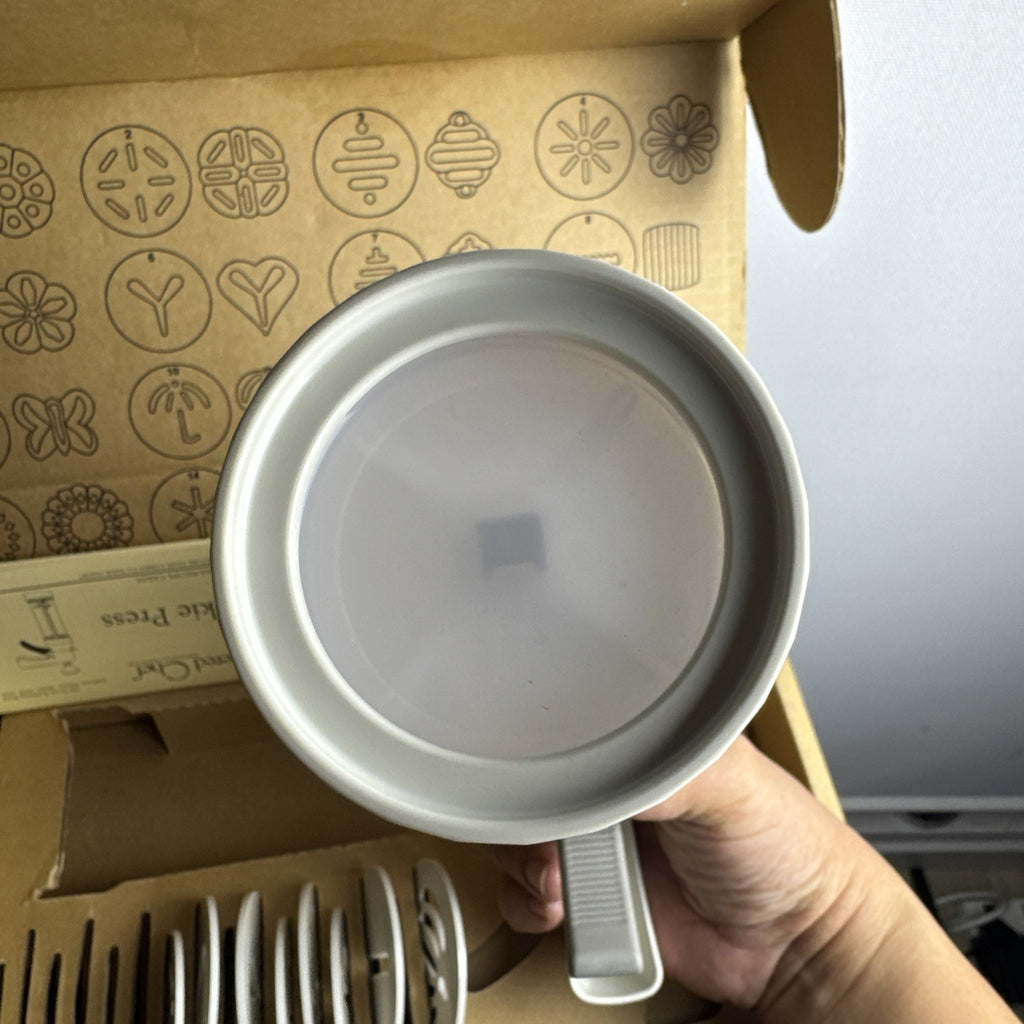 Pampered Chef model 1525 white cookie press with clear barrel and shaping discs in original box