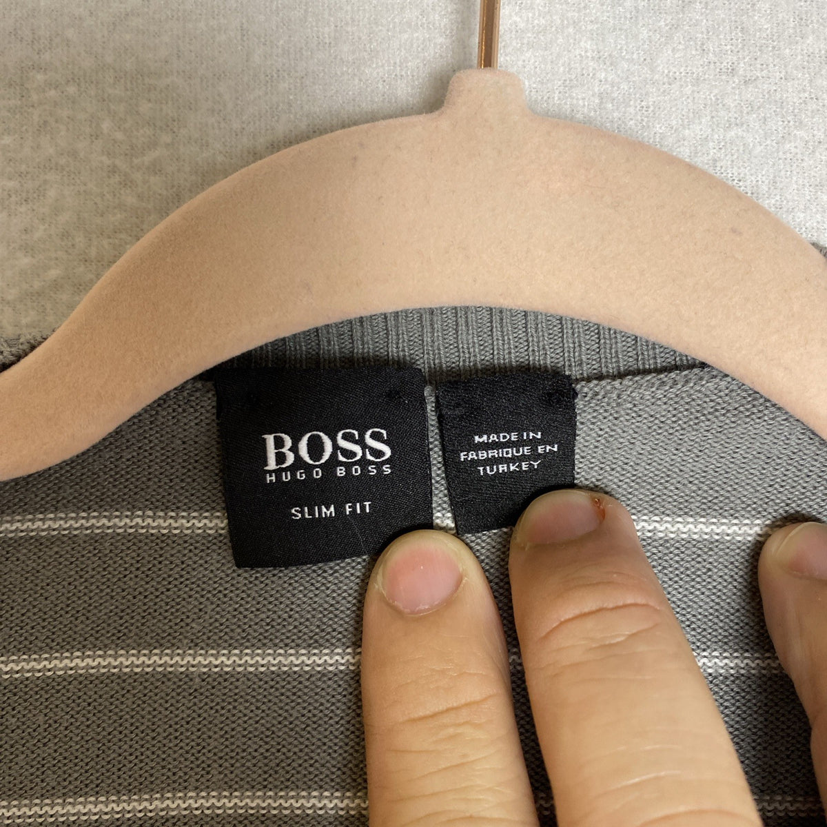 HUGO BOSS men's slim fit striped gray V-neck pullover sweater in size XL