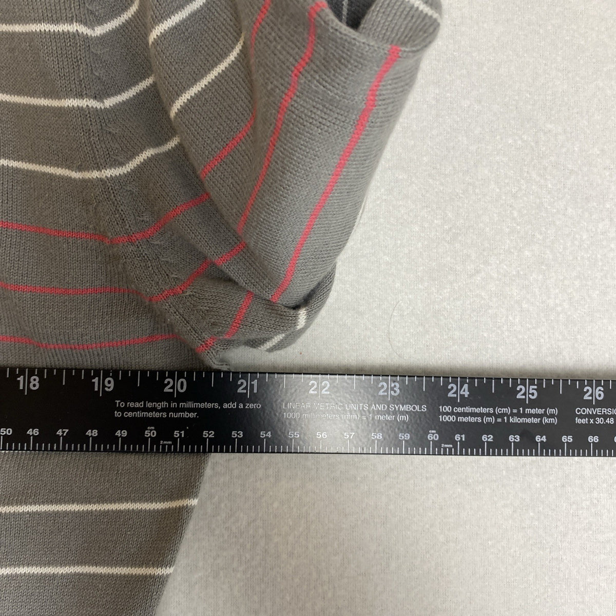 HUGO BOSS men's slim fit striped gray V-neck pullover sweater in size XL