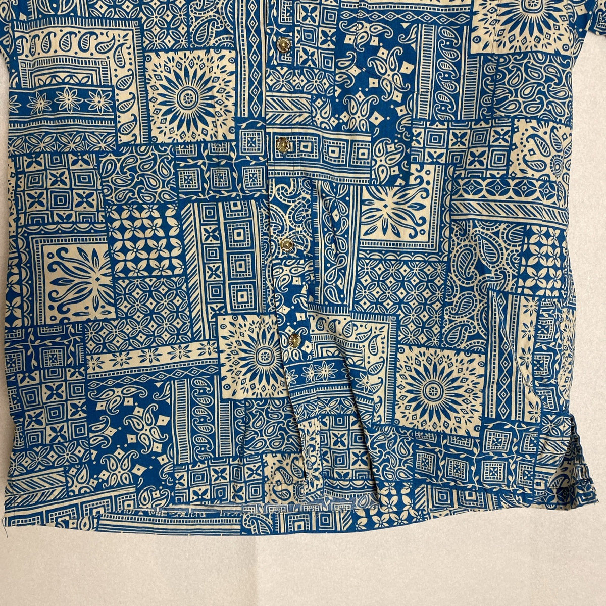 Cooke Street men's size M short-sleeve cotton Hawaiian shirt in blue and cream geometric print