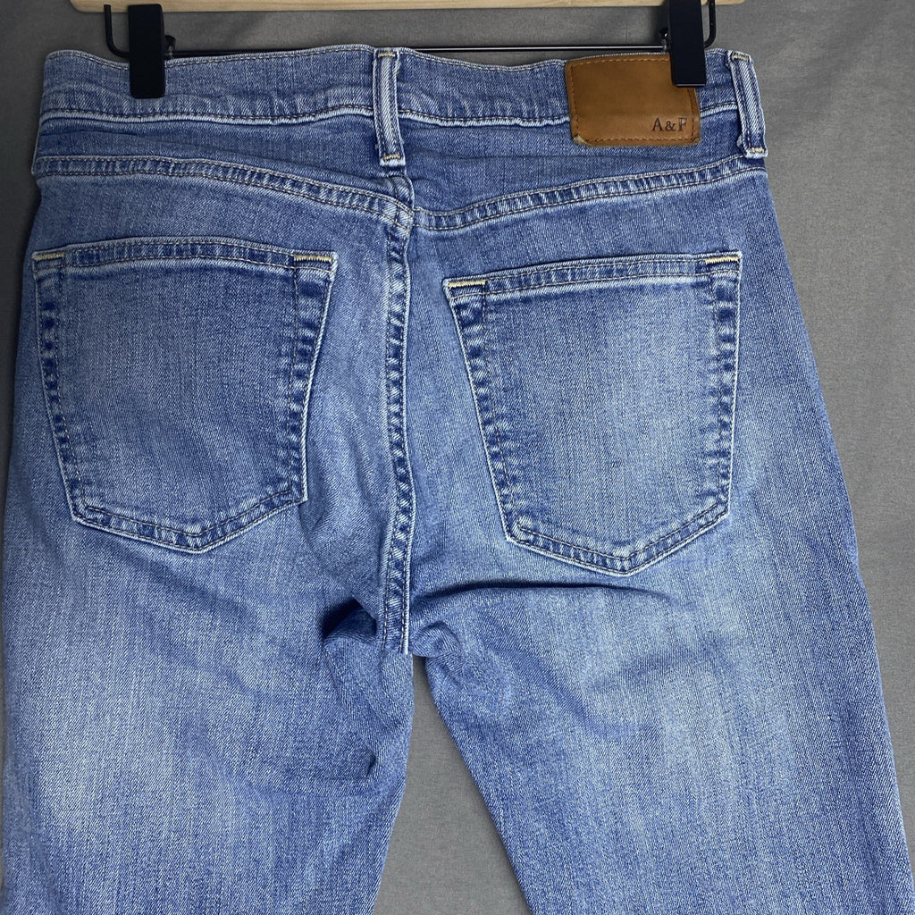 Abercrombie & Fitch Kennan straight leg jeans in light wash blue denim, size 29x28.