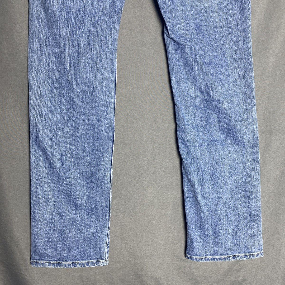 Abercrombie & Fitch Kennan straight leg jeans in light wash blue denim, size 29x28.
